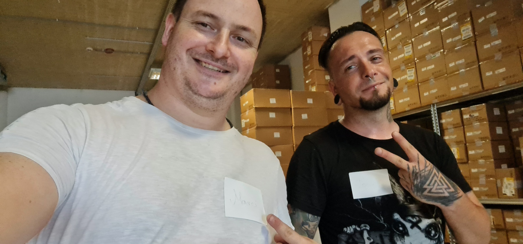 Marci és Tomi a Flexmark raktárában 2023 Marci és Tomi a Flexmark raktárában 2023